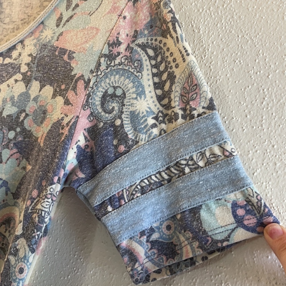 LuLaRoe XS Simply Comfortable Perfect T - Picture 13 of 17